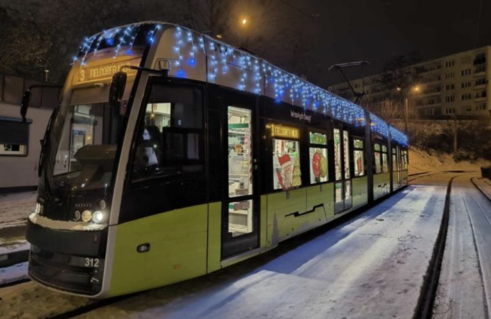 Zdjęcie: Mikołajkowy tramwaj już gotowy do wyjazdu